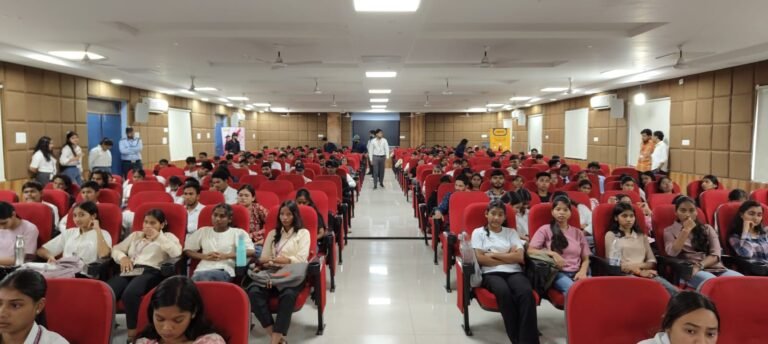 साइबर जागृति अभियान का अटल विश्वविद्यालय में साइबर अपराध से बचाव की दी गई जानकारी*
